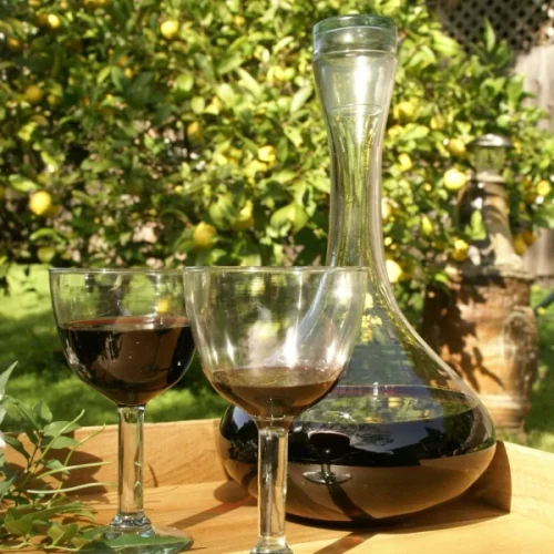 Recycled Glass Wine Decanter w/ Lid